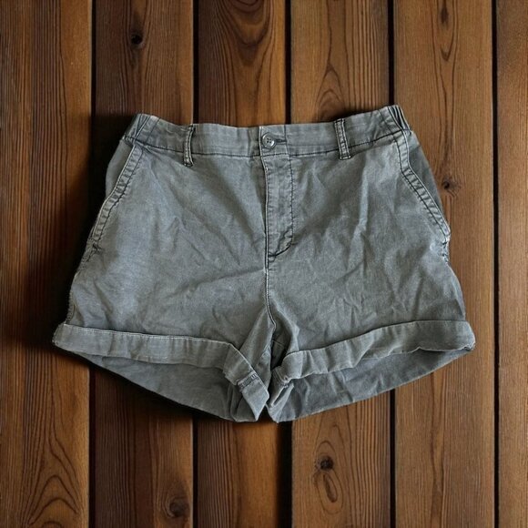 OLD NAVY Everyday Cuffed Gray Shorts Size Medium - Picture 1 of 6